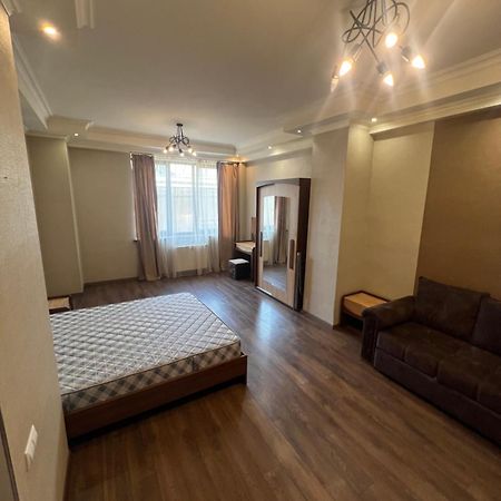 Malibu Apartamento Erevan Exterior foto