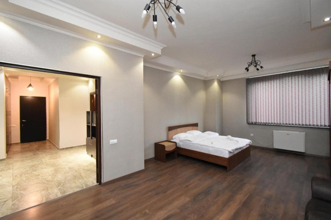 Malibu Apartamento Erevan Exterior foto